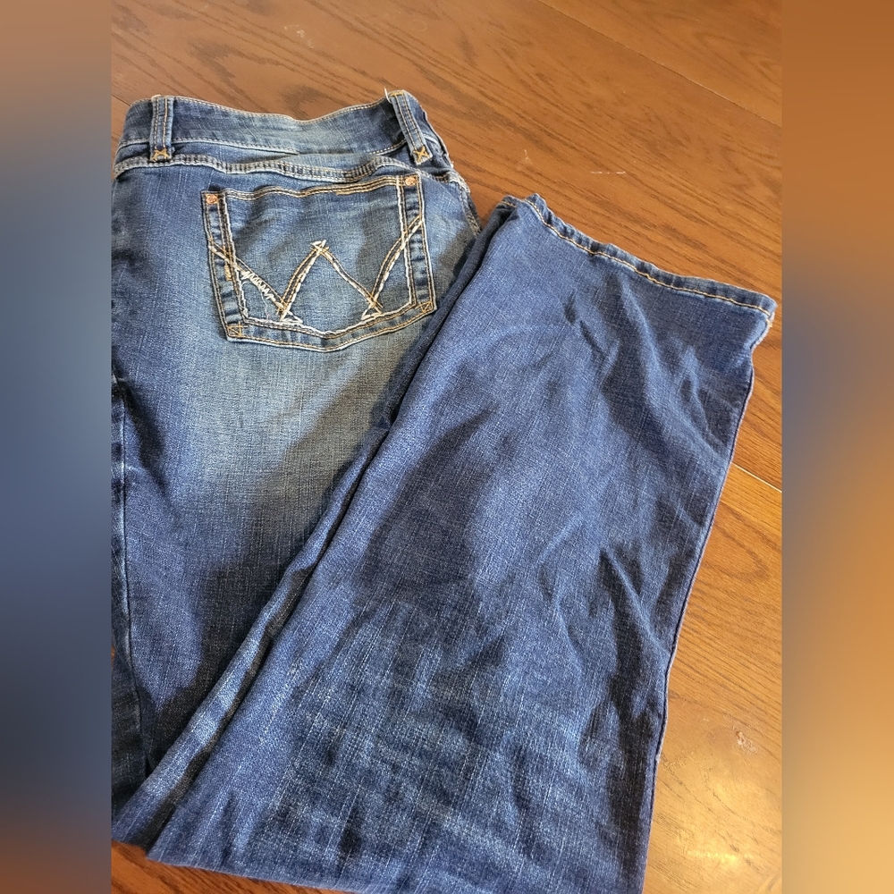 WRANGLER- boot cut jean.